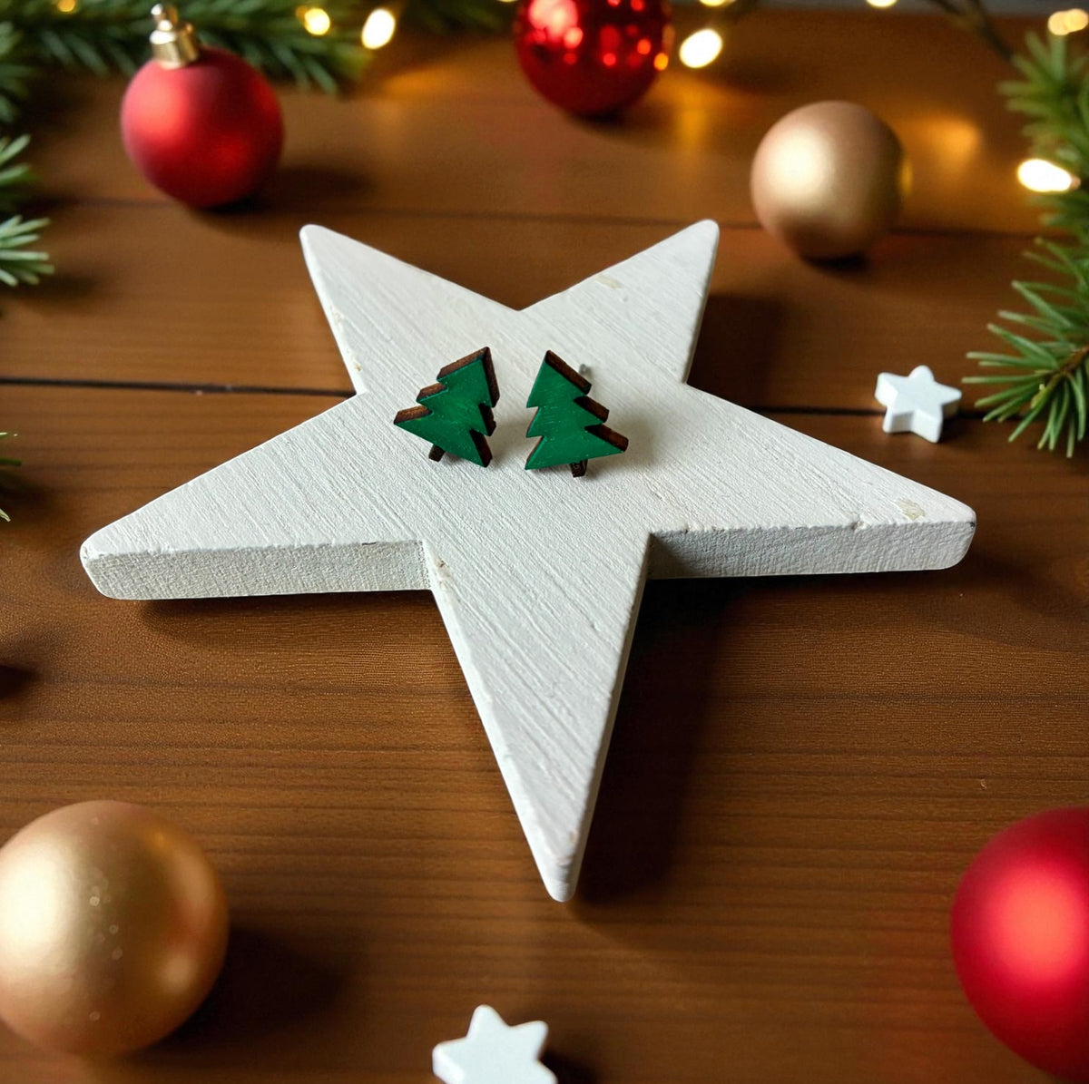Tannenbaum-Ohrstecker aus Holz
