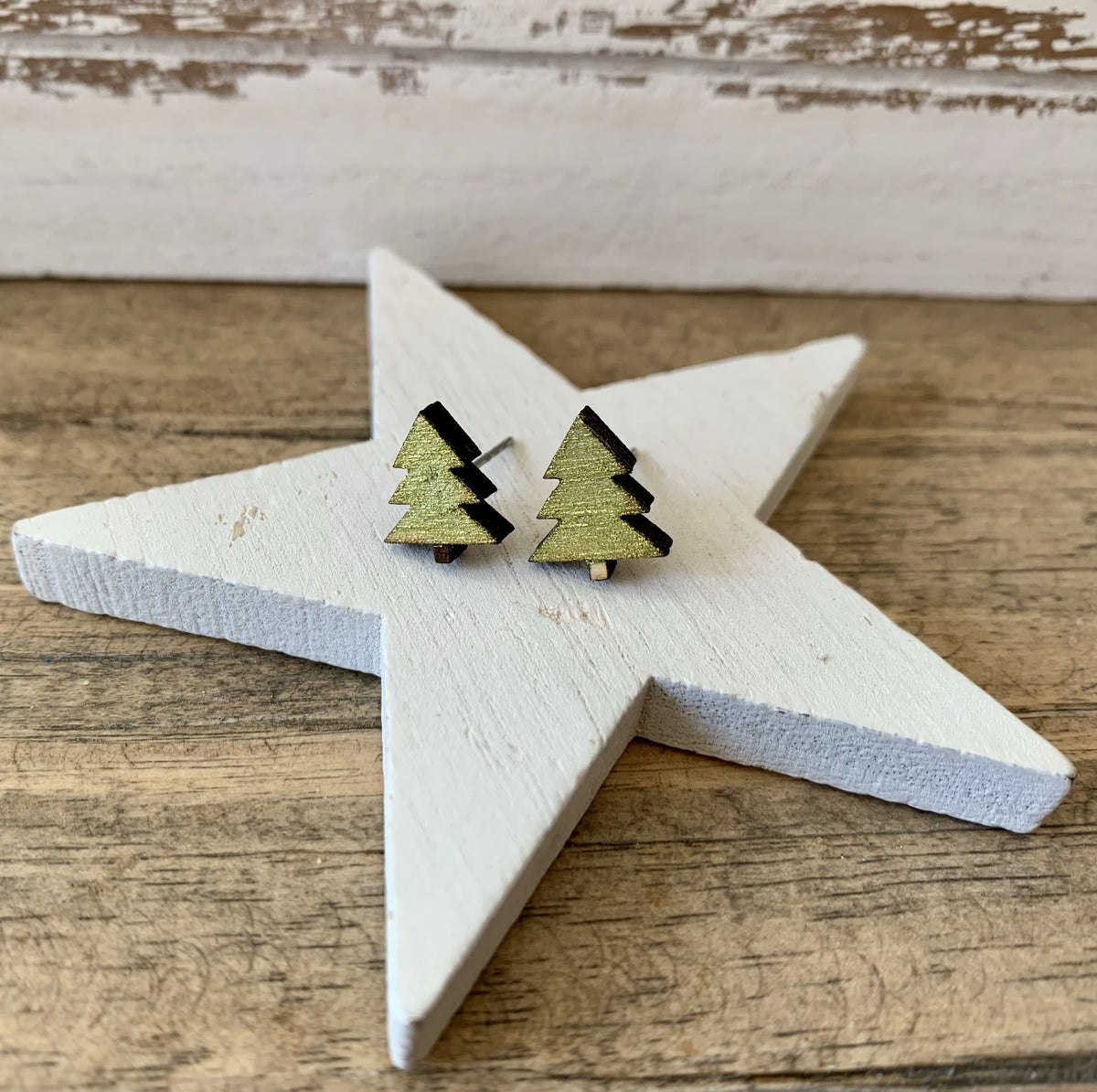 Tannenbaum-Ohrstecker aus Holz