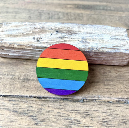 Regenbogen-Brosche aus Holz, klassisch